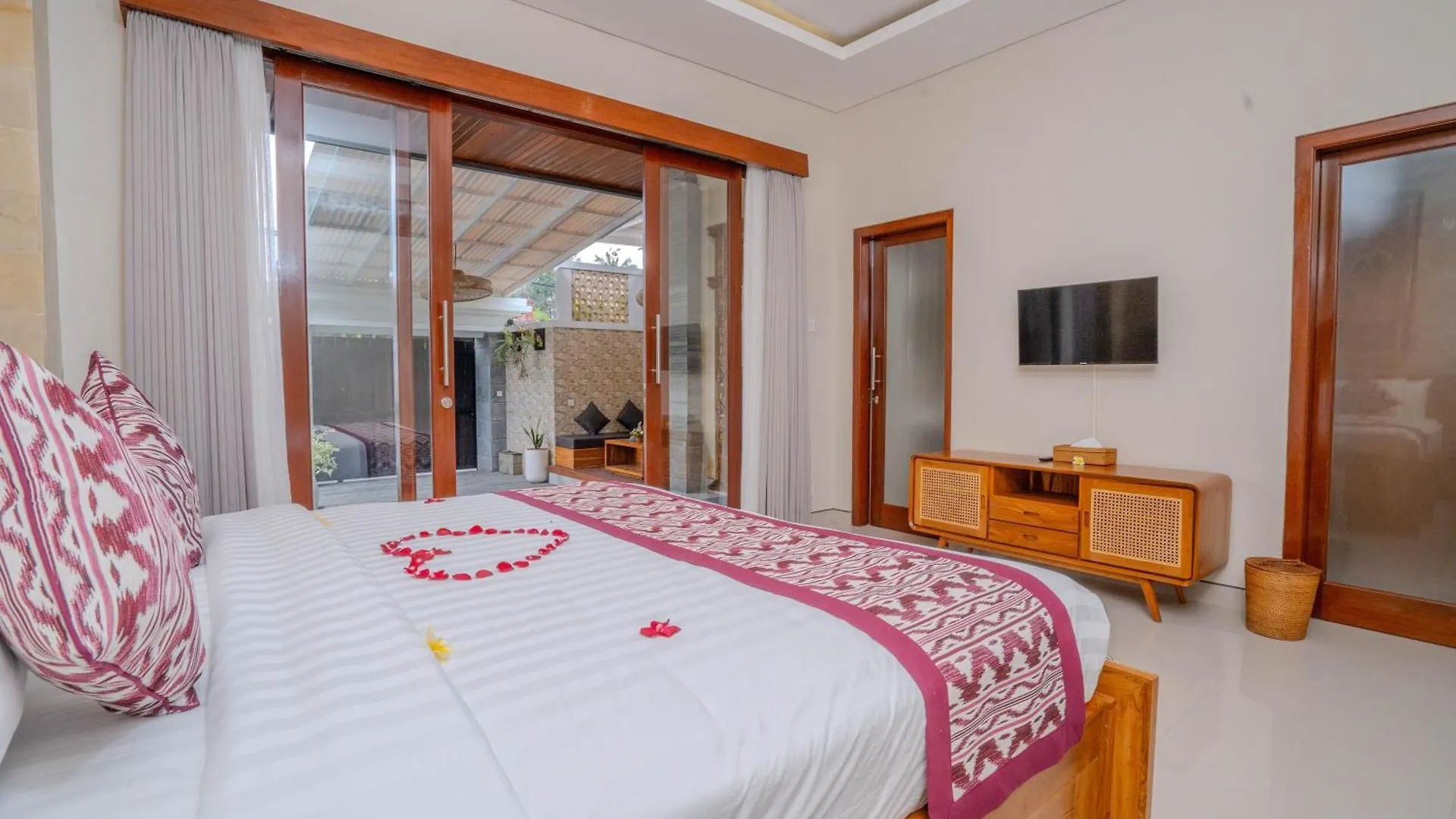 Nindy Ubud Villa Indonesia
