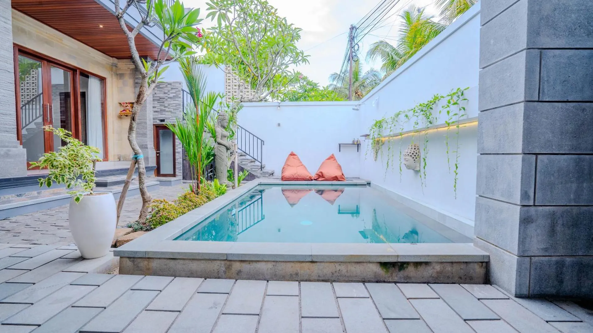 Nindy Ubud Villa Indonesia